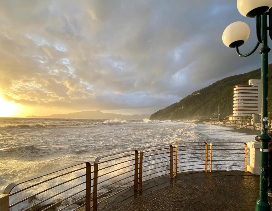 Lungomare Portoturistico Acomodação com café da manhã Chiavari Exterior foto